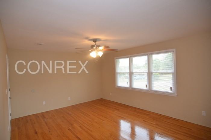 3021 Baywood Dr - Photo 2 of 12