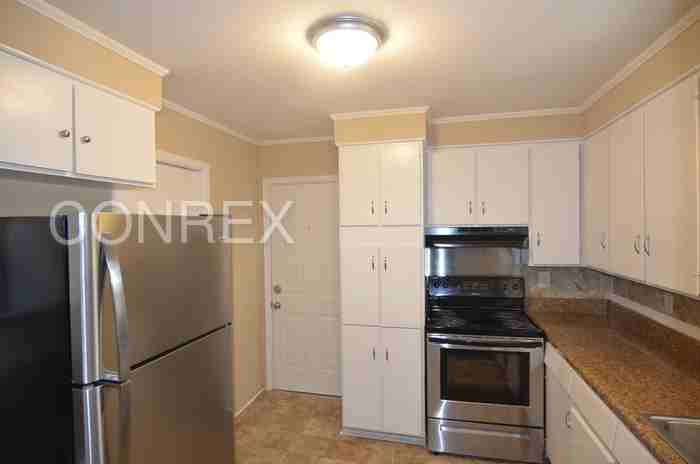 3021 Baywood Dr - Photo 3 of 12