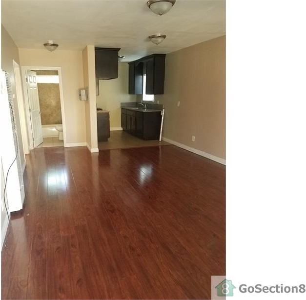 622 W 59th Pl - Photo 2 of 9