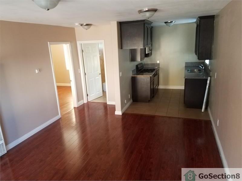 622 W 59th Pl - Photo 3 of 9