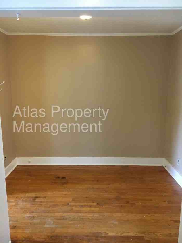 1516 S Knoxville Ave - Photo 3 of 10