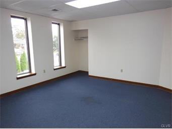 2040 Hay Terrace - Photo 3 of 7