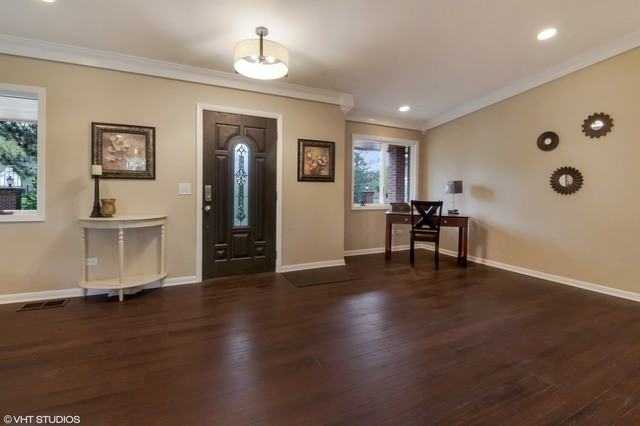 2121 Woodland Ln N - Photo 2 of 35