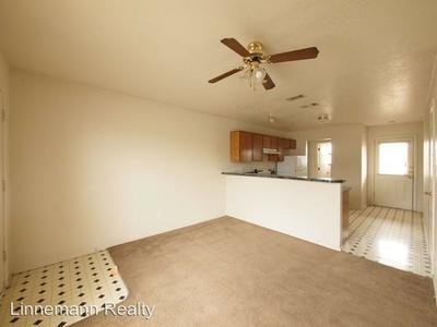 1106 Leslie Cir - Photo 2 of 10