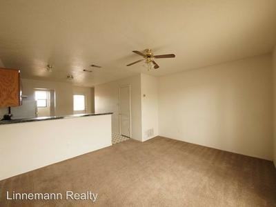 1106 Leslie Cir - Photo 3 of 10