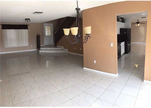 9710 SW 9th Ct - Photo 3 of 6