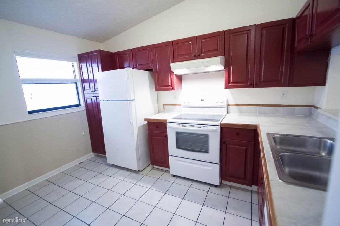 3130 Millwood Ter - Photo 3 of 16