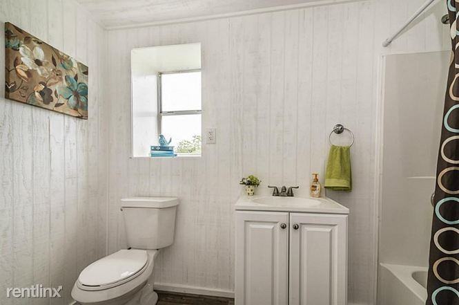 711 4th St - Photo 2 of 11