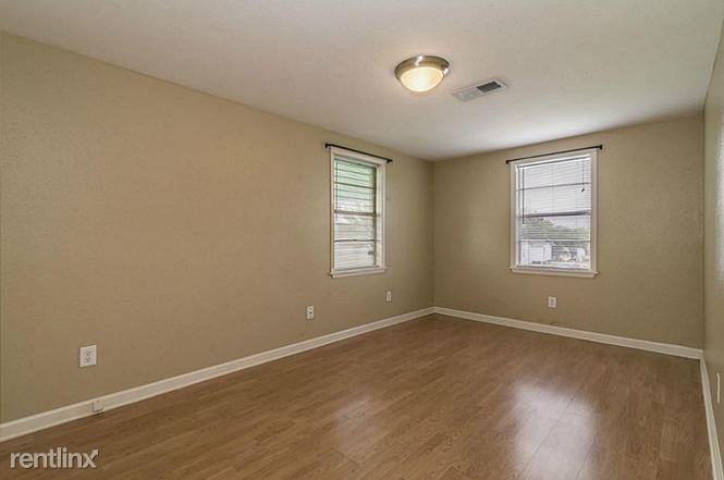 711 4th St - Photo 3 of 11