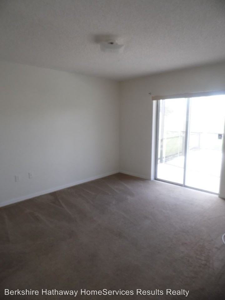 461 Tamarind Parke Ln - Photo 3 of 14