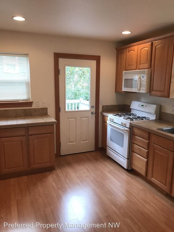 4532 5th Dr SE - Photo 2 of 17