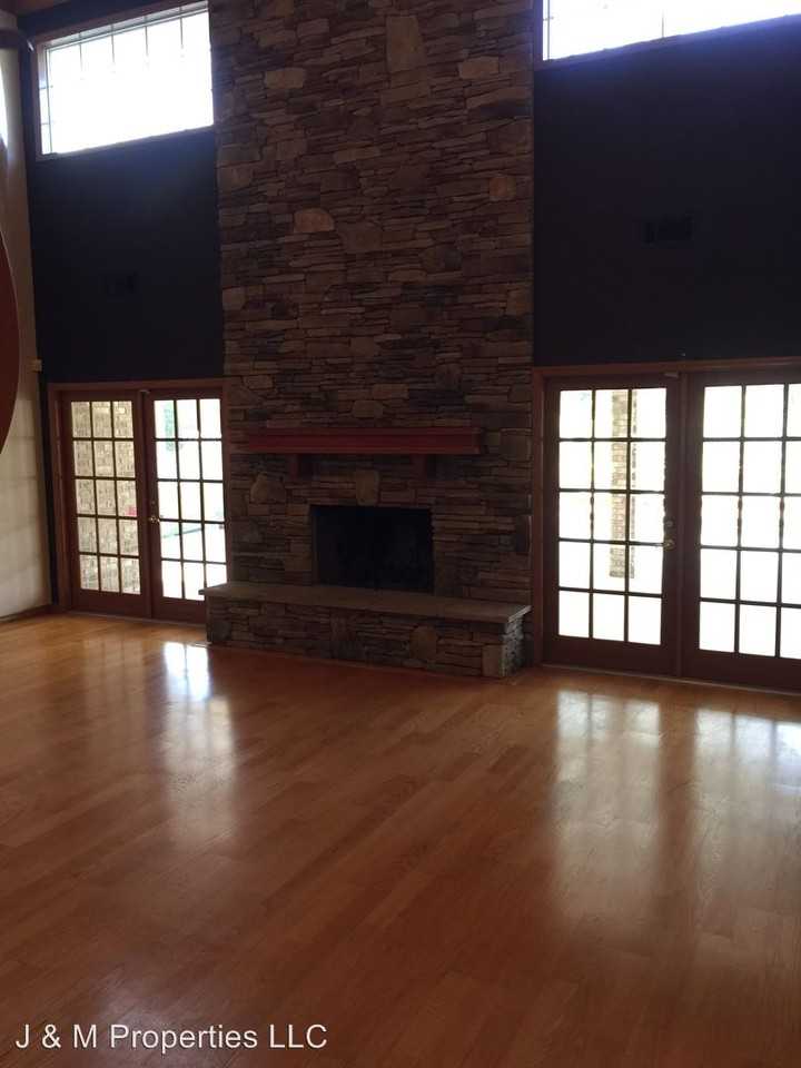 244 Adelaide St - Photo 2 of 12