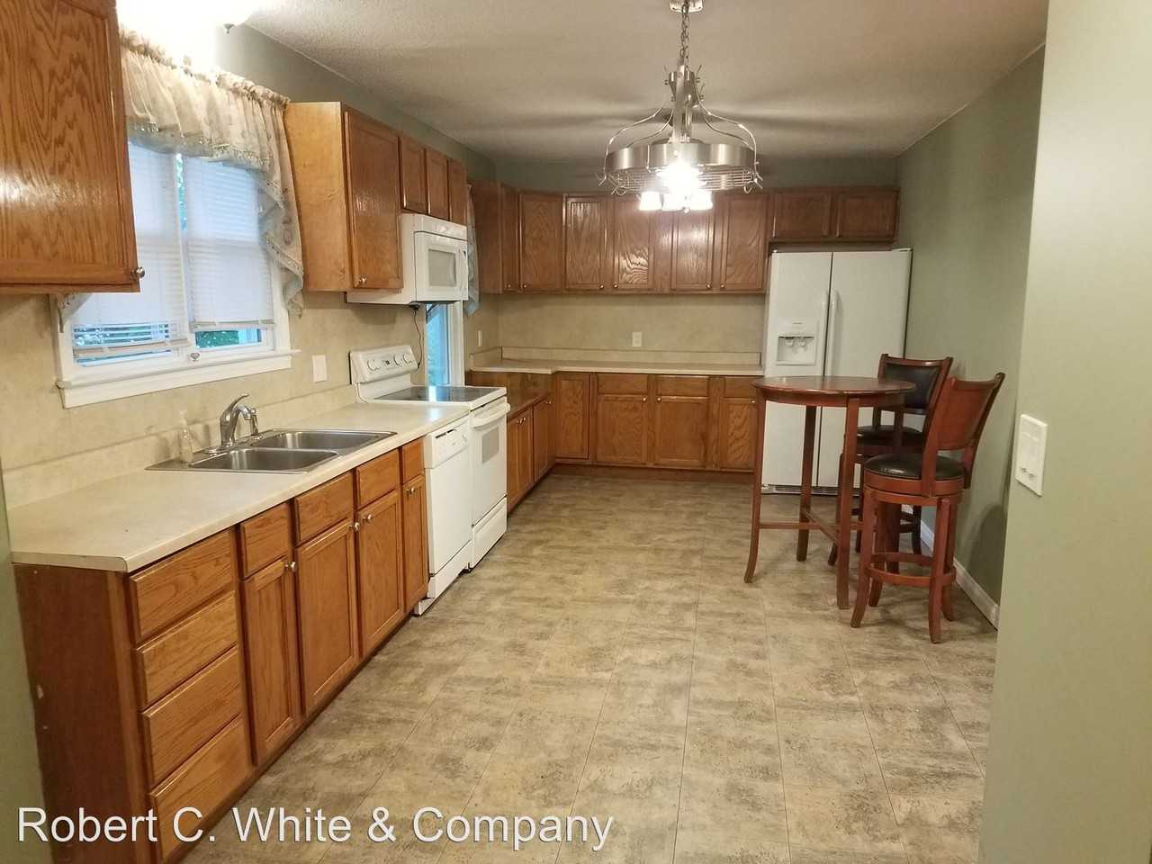 356 Lake Plymouth Blvd - Photo 2 of 9