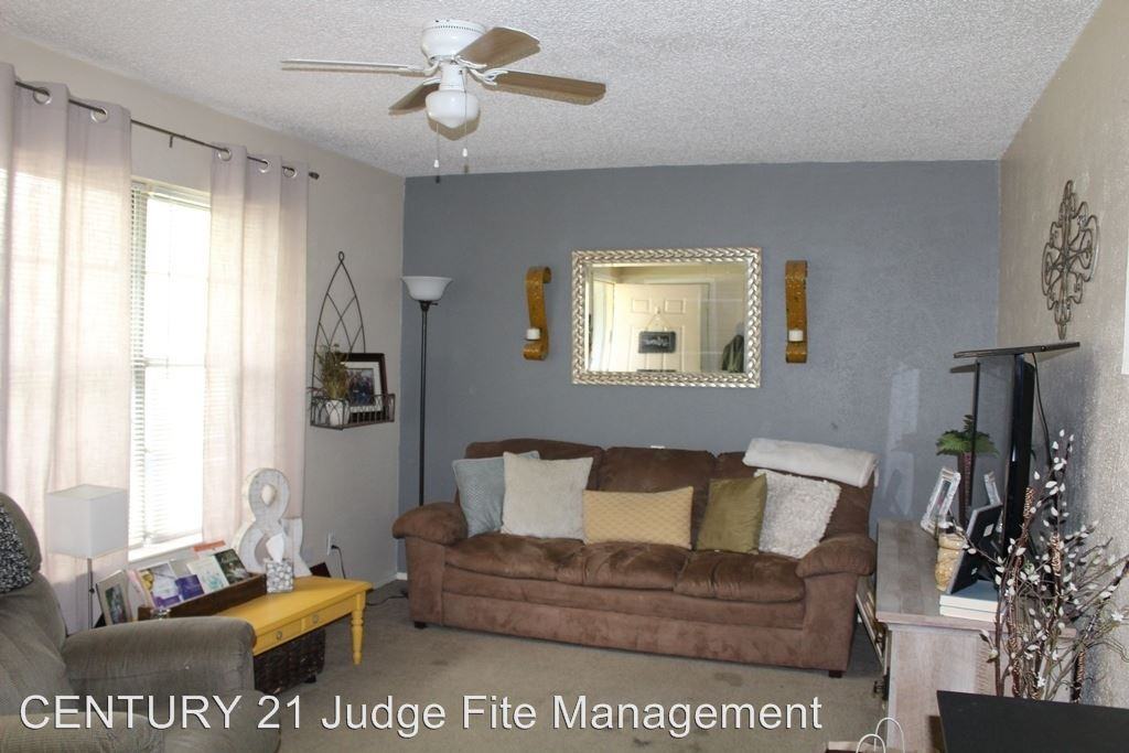 1705 White Oak Ct - Photo 2 of 10