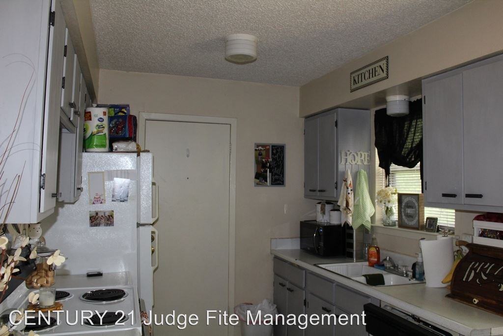 1705 White Oak Ct - Photo 3 of 10