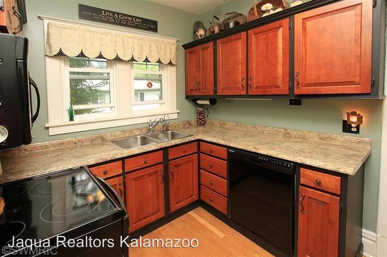 533 N Clarendon St - Photo 2 of 13