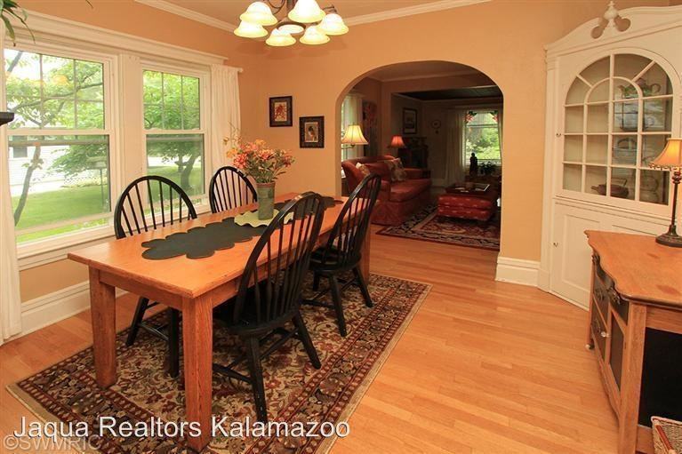 533 N Clarendon St - Photo 3 of 13