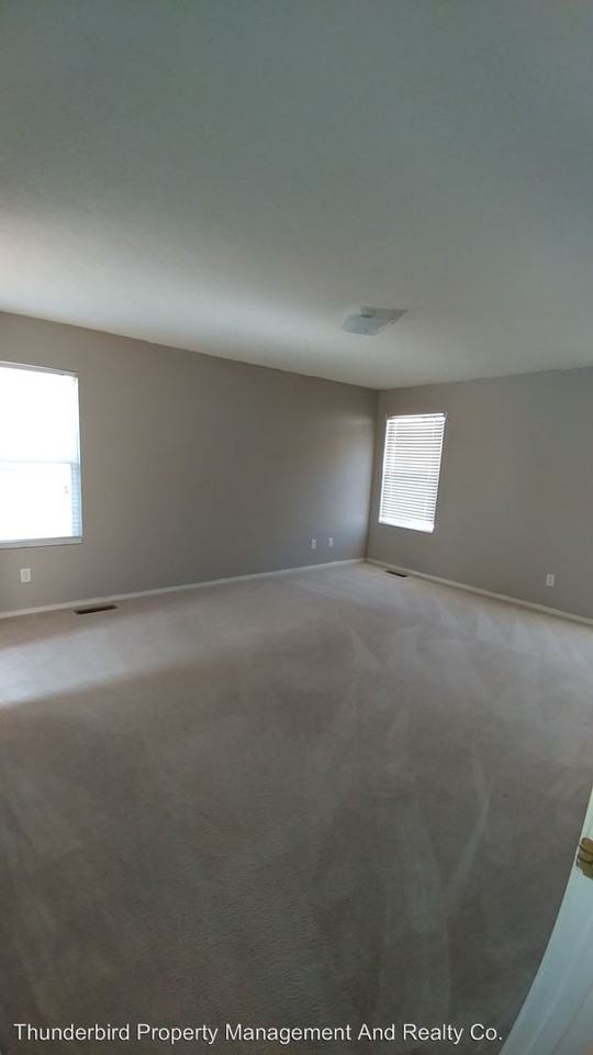 653 Troon Dr SE - Photo 3 of 11