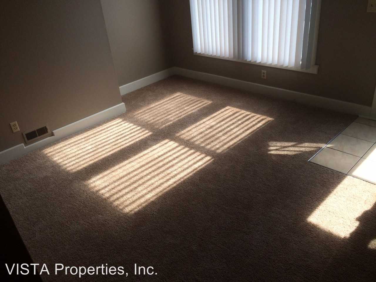 916 S Hancock St - Photo 2 of 9