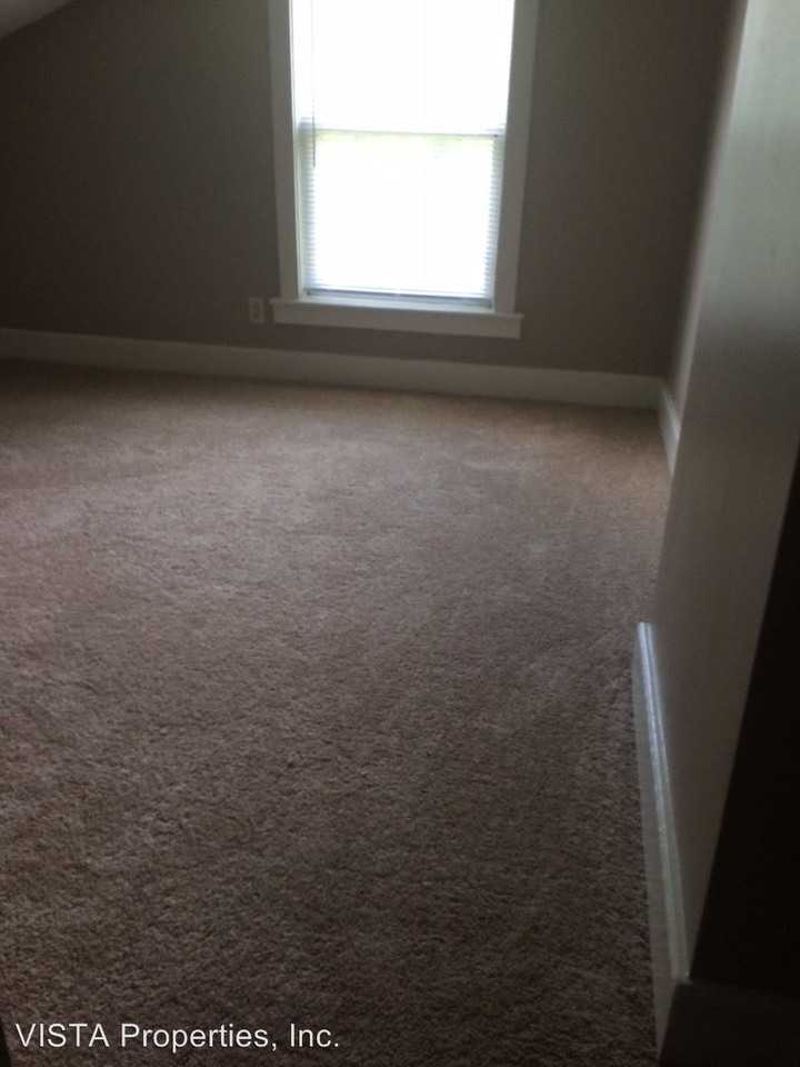 916 S Hancock St - Photo 3 of 9