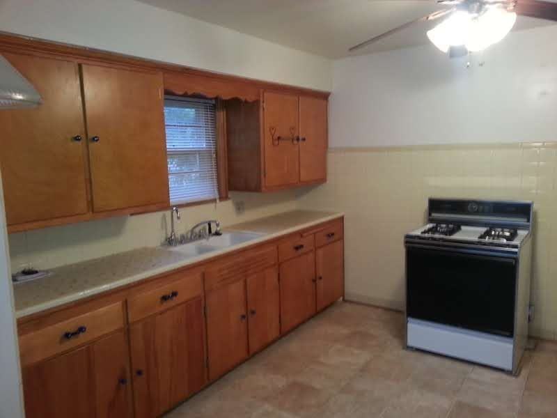 5716 N Dexter Ave - Photo 2 of 16