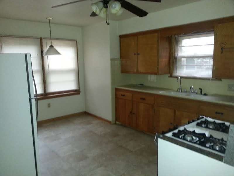 5716 N Dexter Ave - Photo 3 of 16