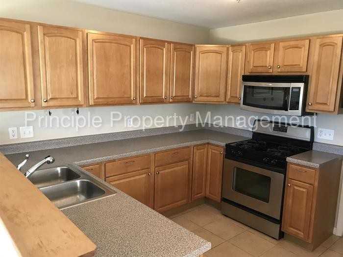 1622 W Geneva Rd - Photo 2 of 13