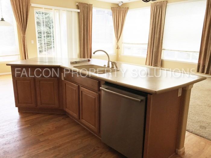 7366 Geode Ct - Photo 3 of 25