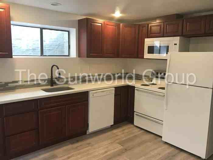 717 W McLoughlin Blvd - Photo 2 of 9