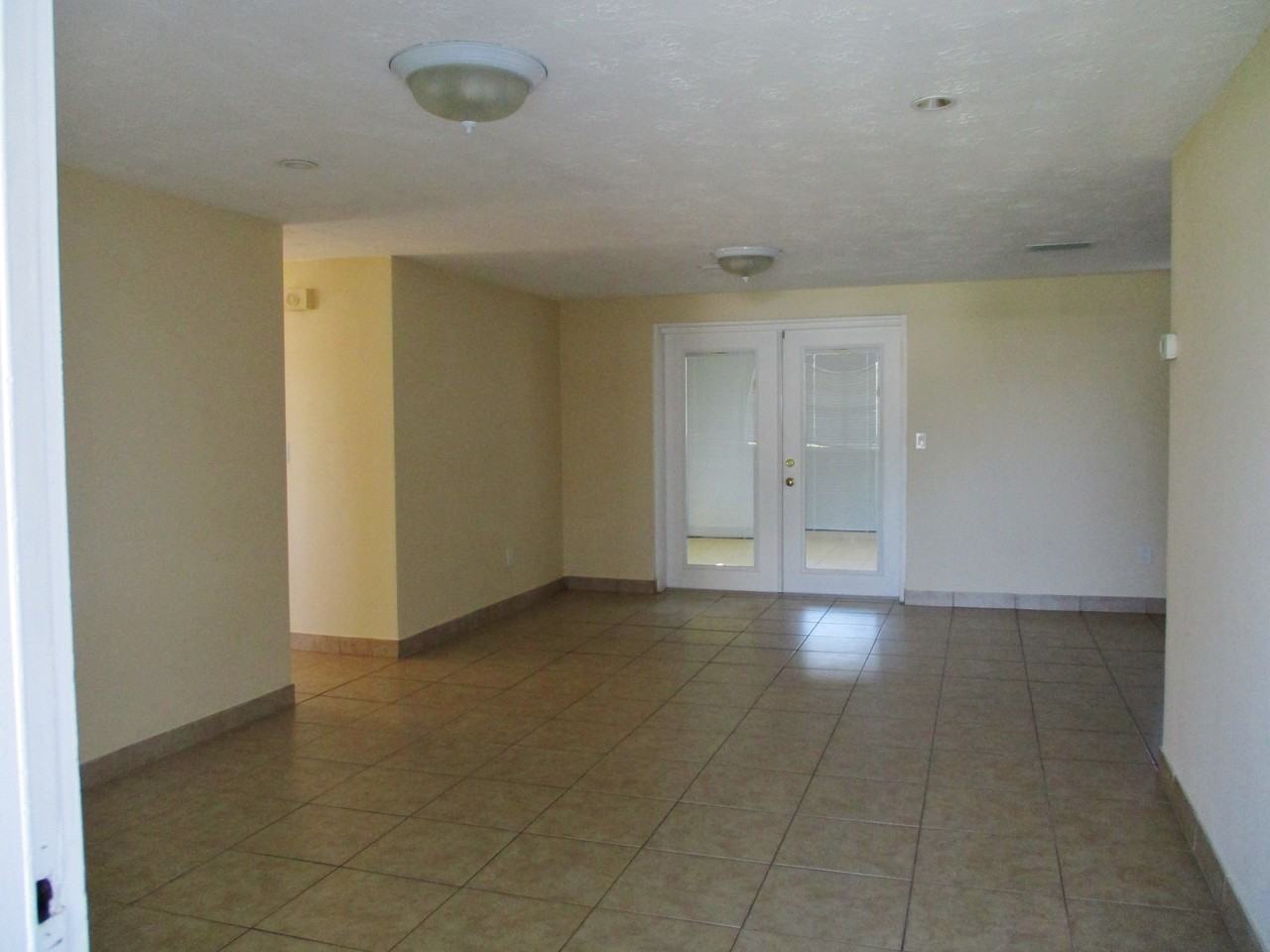 3806 Redwood Dr - Photo 3 of 12