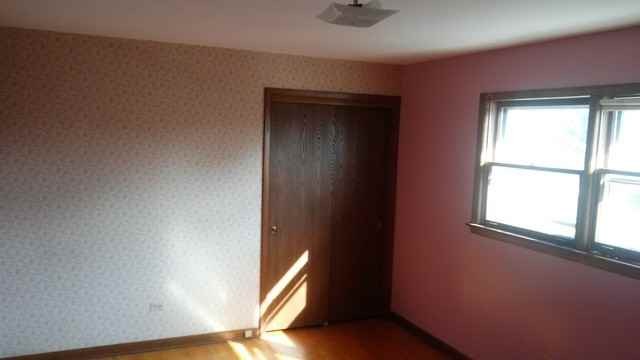 562 Escanaba Ave - Photo 2 of 16