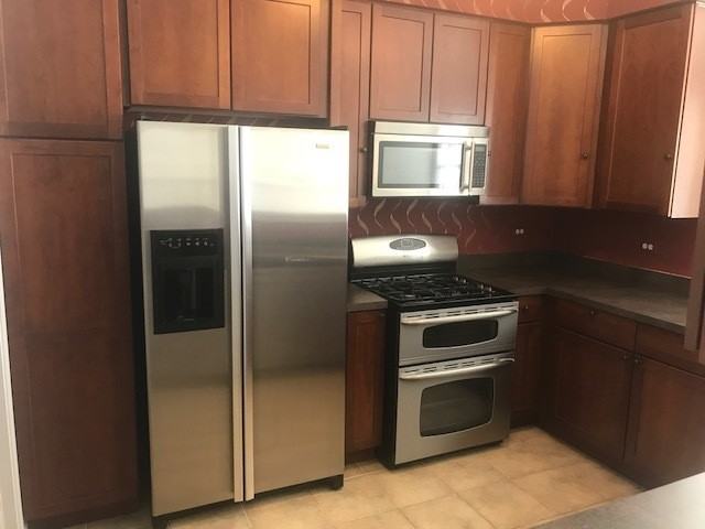 1329 Creekside Dr - Photo 2 of 13