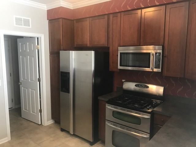 1329 Creekside Dr - Photo 3 of 13