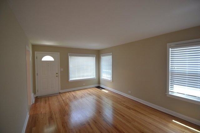 2526 Maple St - Photo 2 of 11