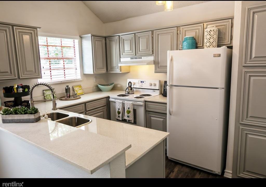 8501 Laurens Ln - Photo 3 of 9