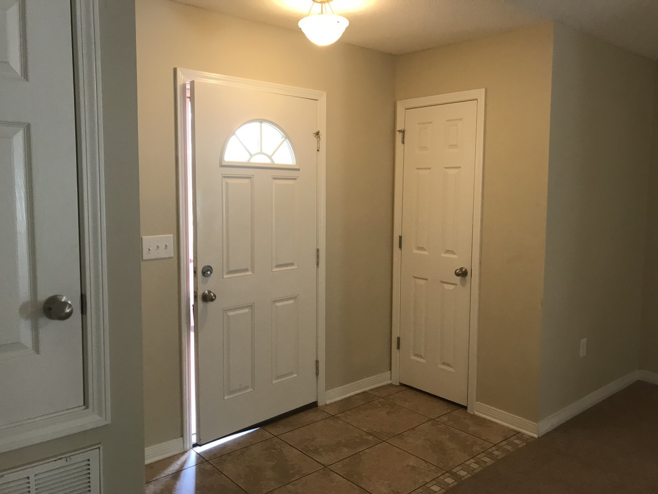 18351 Outlook Dr - Photo 2 of 19