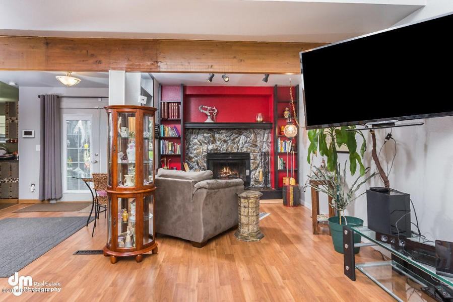 9742 Reliance Dr - Photo 3 of 16