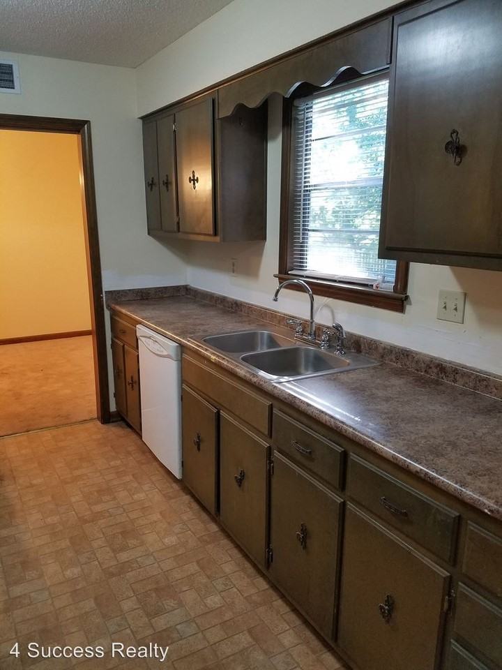 3161 New Allen Rd - Photo 3 of 7