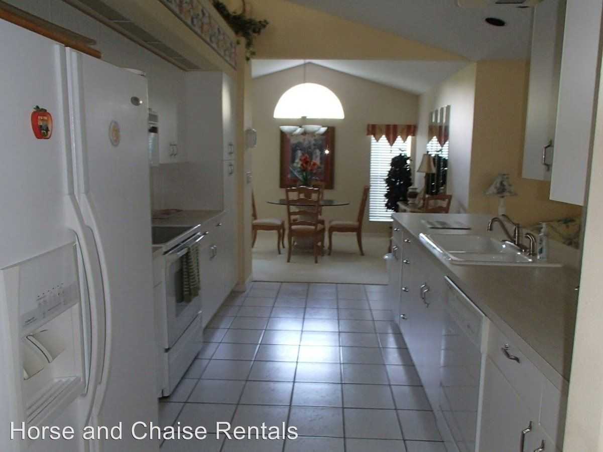 1035 Harbor Town Dr - Photo 2 of 9