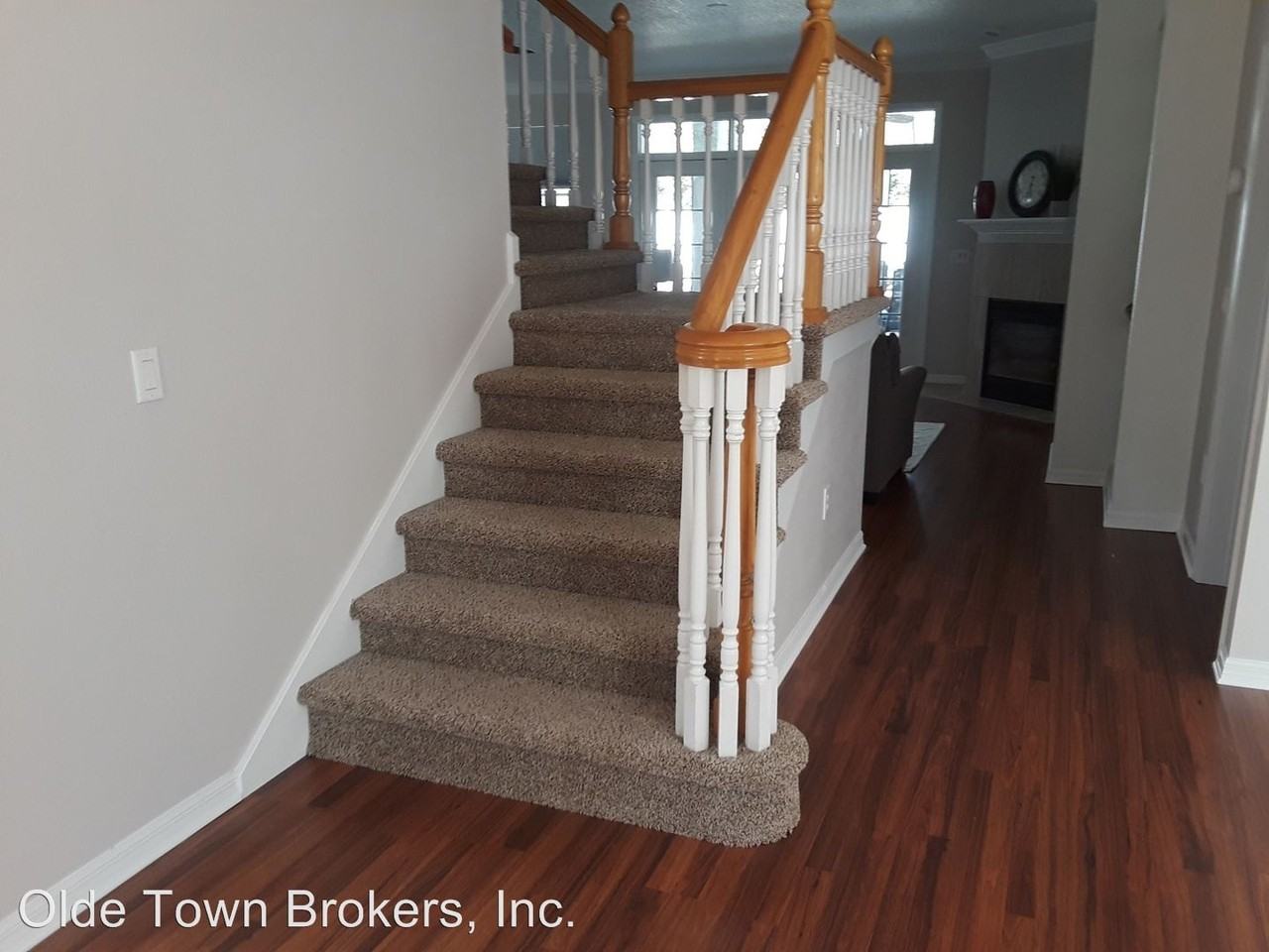 619 Lake Harbor Cir - Photo 2 of 20