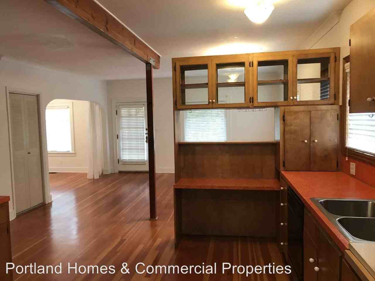 1426 SE Bybee Blvd - Photo 3 of 19