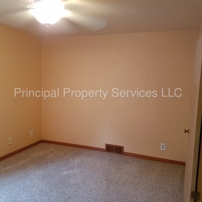 953 Hickory Hill Dr - Photo 2 of 42