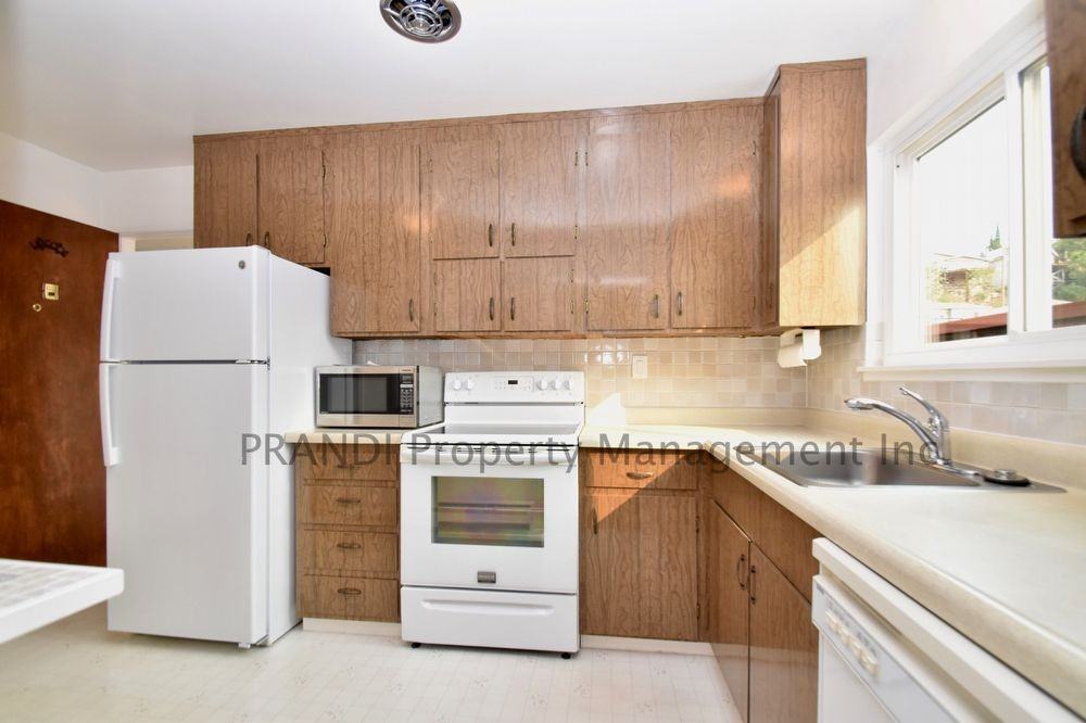 19 Mooring Rd - Photo 3 of 11