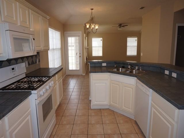 7778 Navajo Ct - Photo 3 of 14