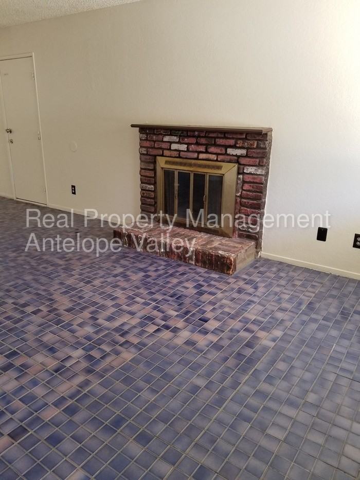 40956 176th St E - Photo 2 of 11