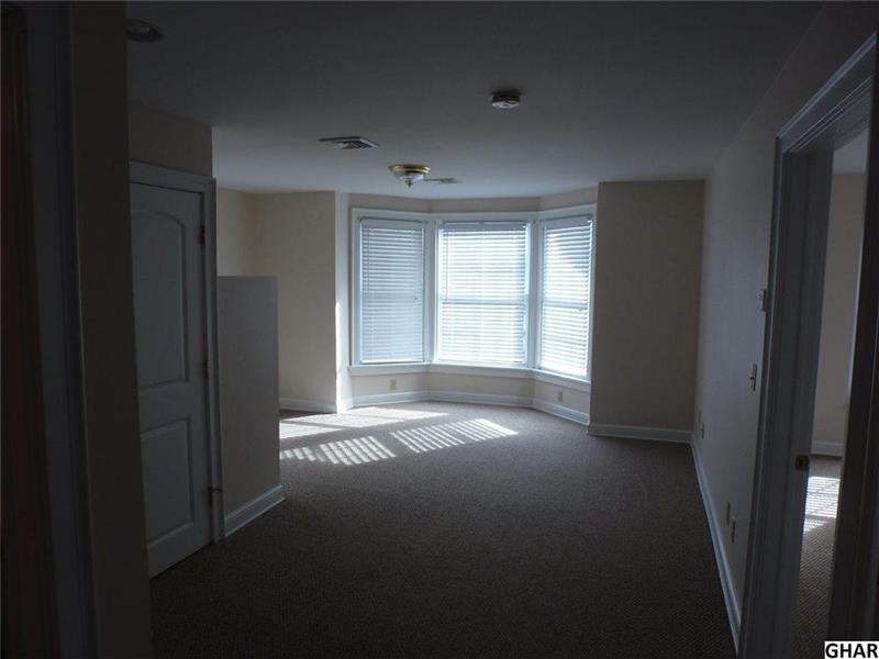 833 Market St - Photo 3 of 12