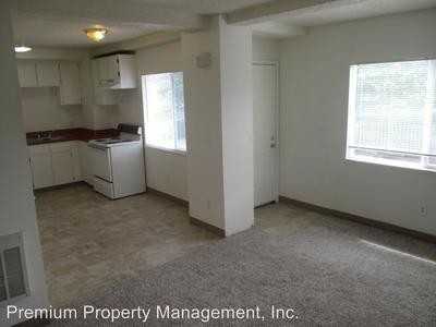 1727 Park Ave NE - Photo 2 of 7