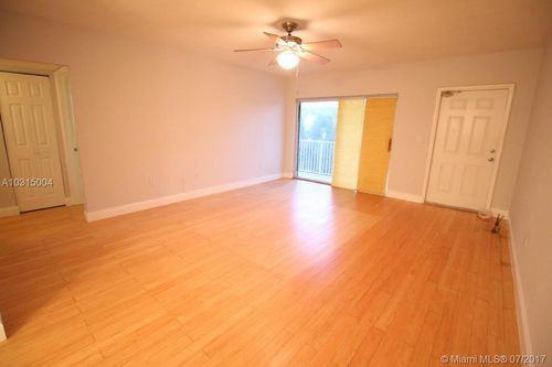 1150 99th St - Photo 3 of 8