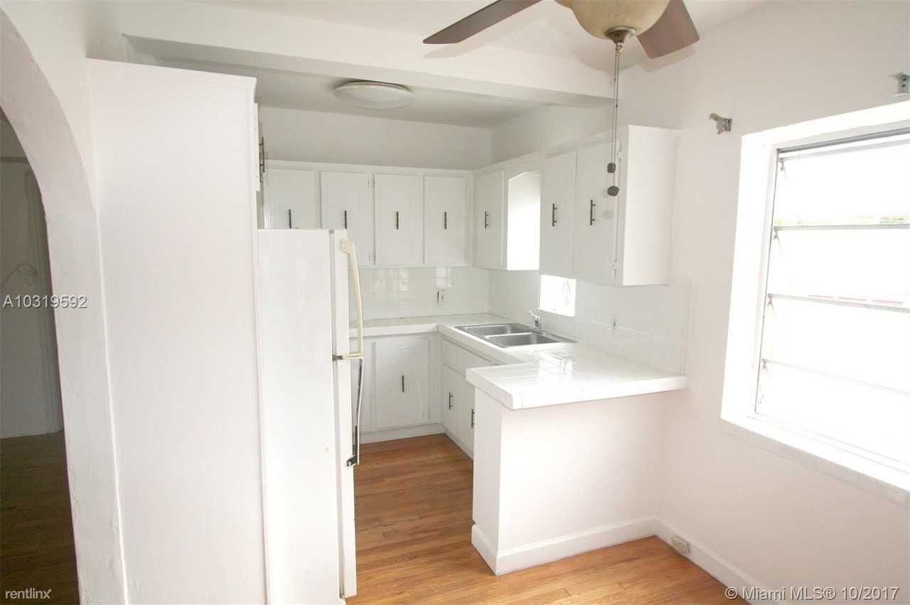 420 SW 15th Rd #2 - Photo 3 of 6