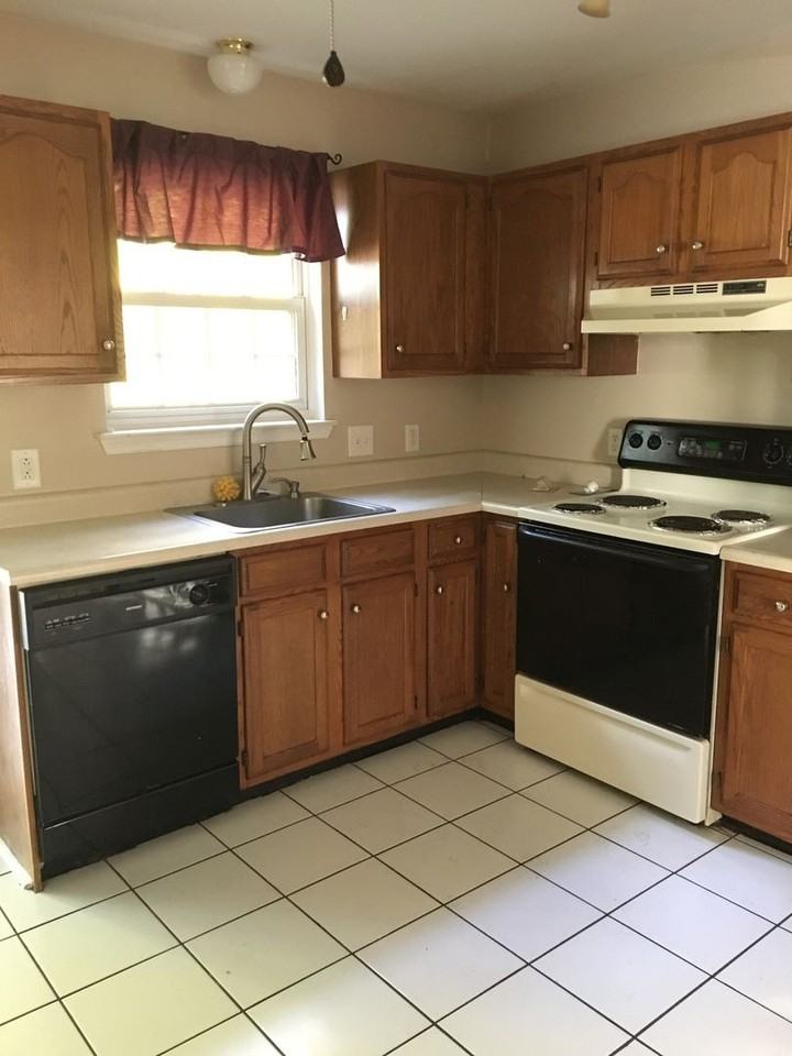 420 Fairway Dr - Photo 2 of 10